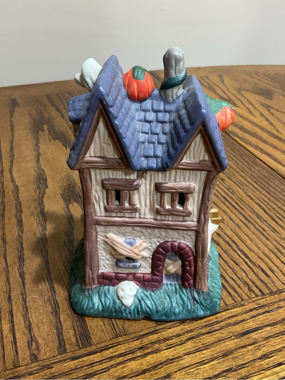 4 Halloween 👻 🎃 Ceramic Village Houses – Multi-Color - Picture 7 of 16